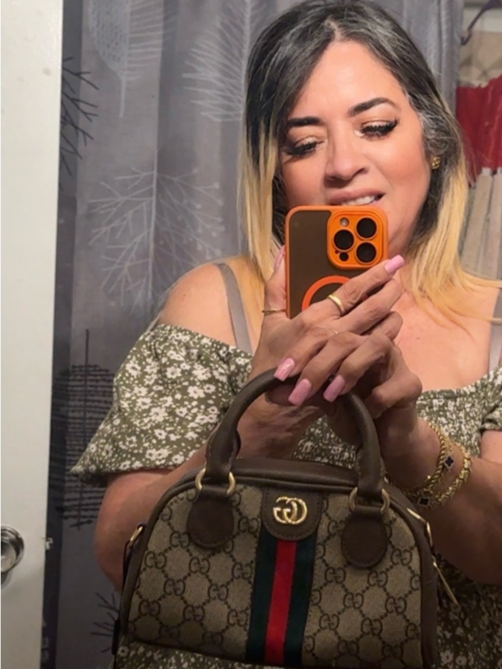 Beautiful bag crossbody NOT AUTHENTIC - Picture 7 of 12
